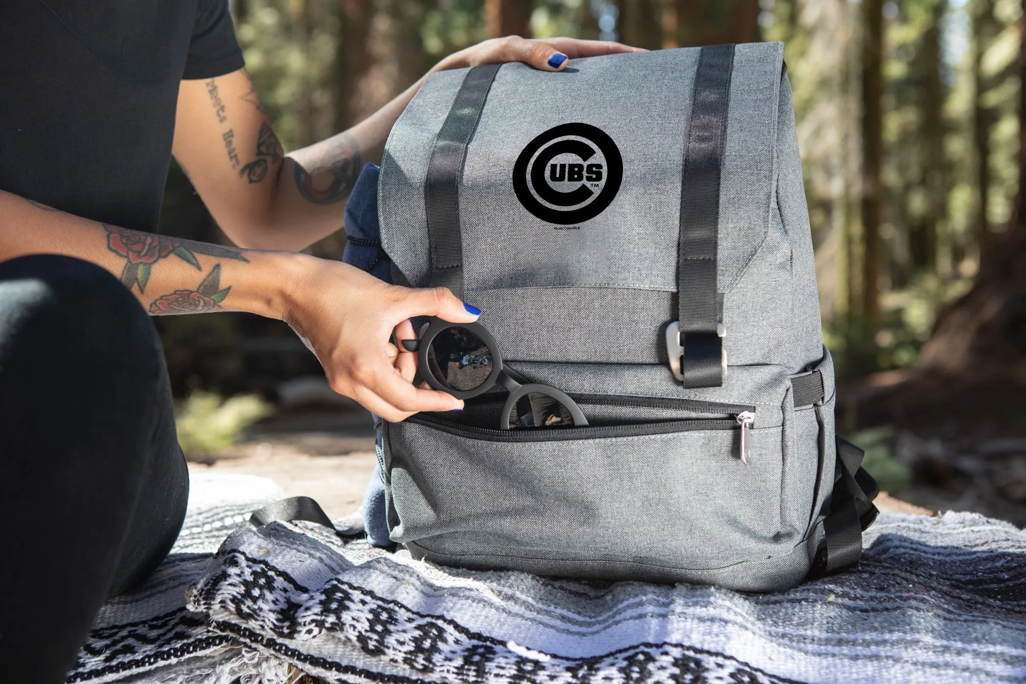 Chicago Cubs - On The Go Traverse Backpack Cooler